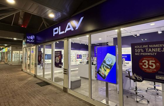 Play z wiosenną promocją. 50 proc. rabatu, HBO Max i Prime Video gratis