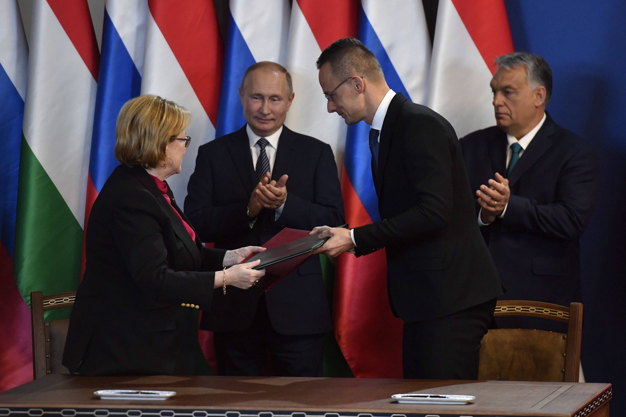 Szijjarto towarzyszył Orbanowi w większości wizyt u Putina