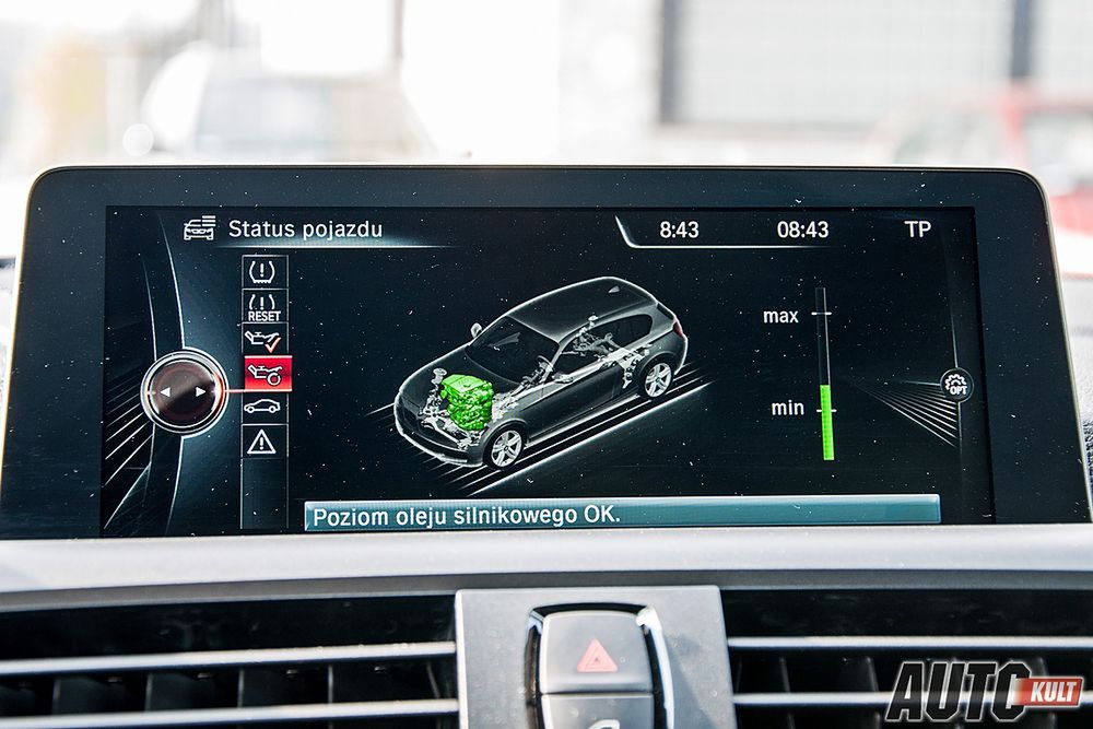 Auto z elektroniczną kontrolą poziomu oleju pozwala na sprawdzenie go bez podnoszenia maski.
