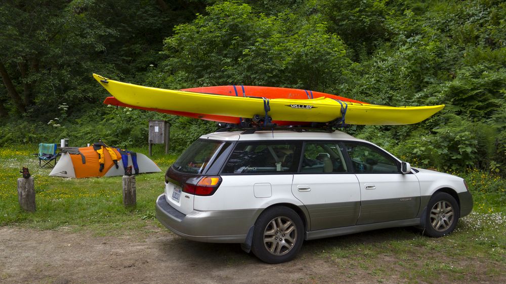 Zdjęcie kajaków na samochodzie