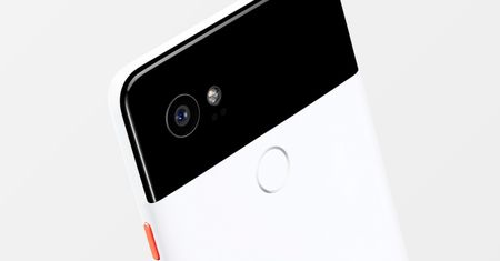 Google Pixel 2 XL niespodziewanie ląduje w polskich sklepach, ale cena...