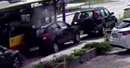 Warszawa. Spowodował kolizję na Bielanach. Dwa zarzuty dla kierowcy autobusu