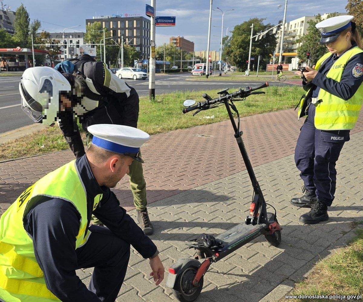Kontrola elektrycznej hulajnogi - zdjęcie ilustracyjne