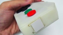 Kontoler do gier wideo, który zmienia temperaturę 1