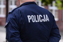 Mogło dojść do linczu. Policjant biegał nago i "warczał" na dzieci