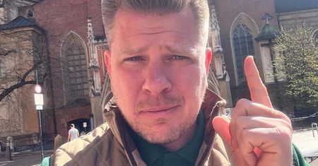 Wielkanocne przemyślenia Filipa Chajzera . Napisał o "umęczeniu w nałogu"