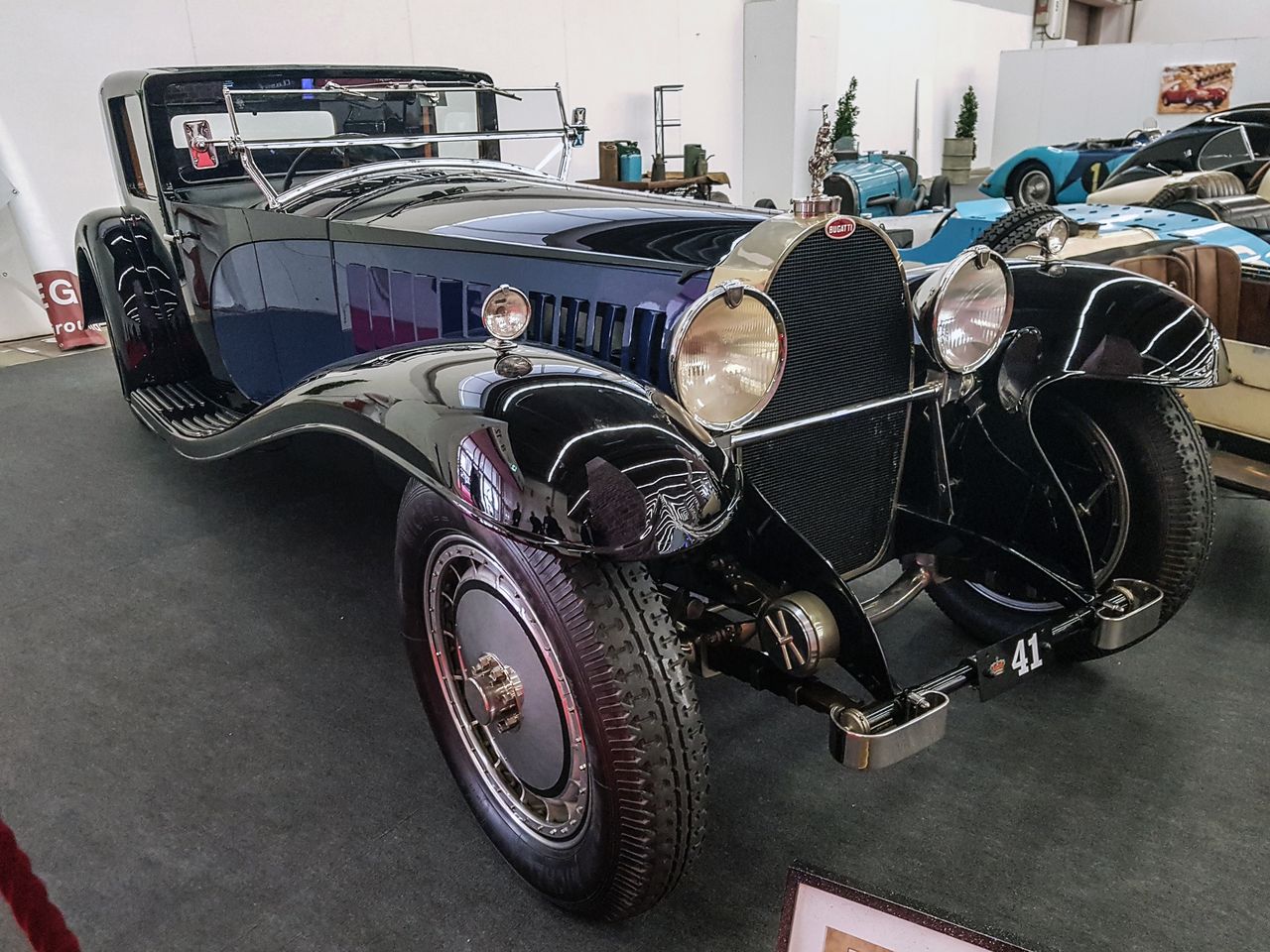 Bugatti Typ 41 Royale Napoleon - replika, ale pięknie wykonana.
