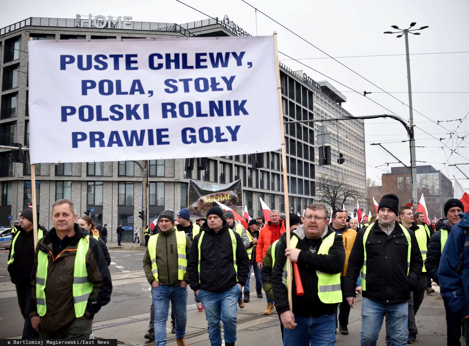 Protest rolnik�w we Wroc?awiu
Fot. Bartlomiej Magierowski/East News. Wroclaw 15.02.2024. Strajk rolnikow w centrum Wroclawia. Sprzeciw wobec importu produktow z Ukrainy i wobec decyzji UE.
Bartlomiej Magierowski