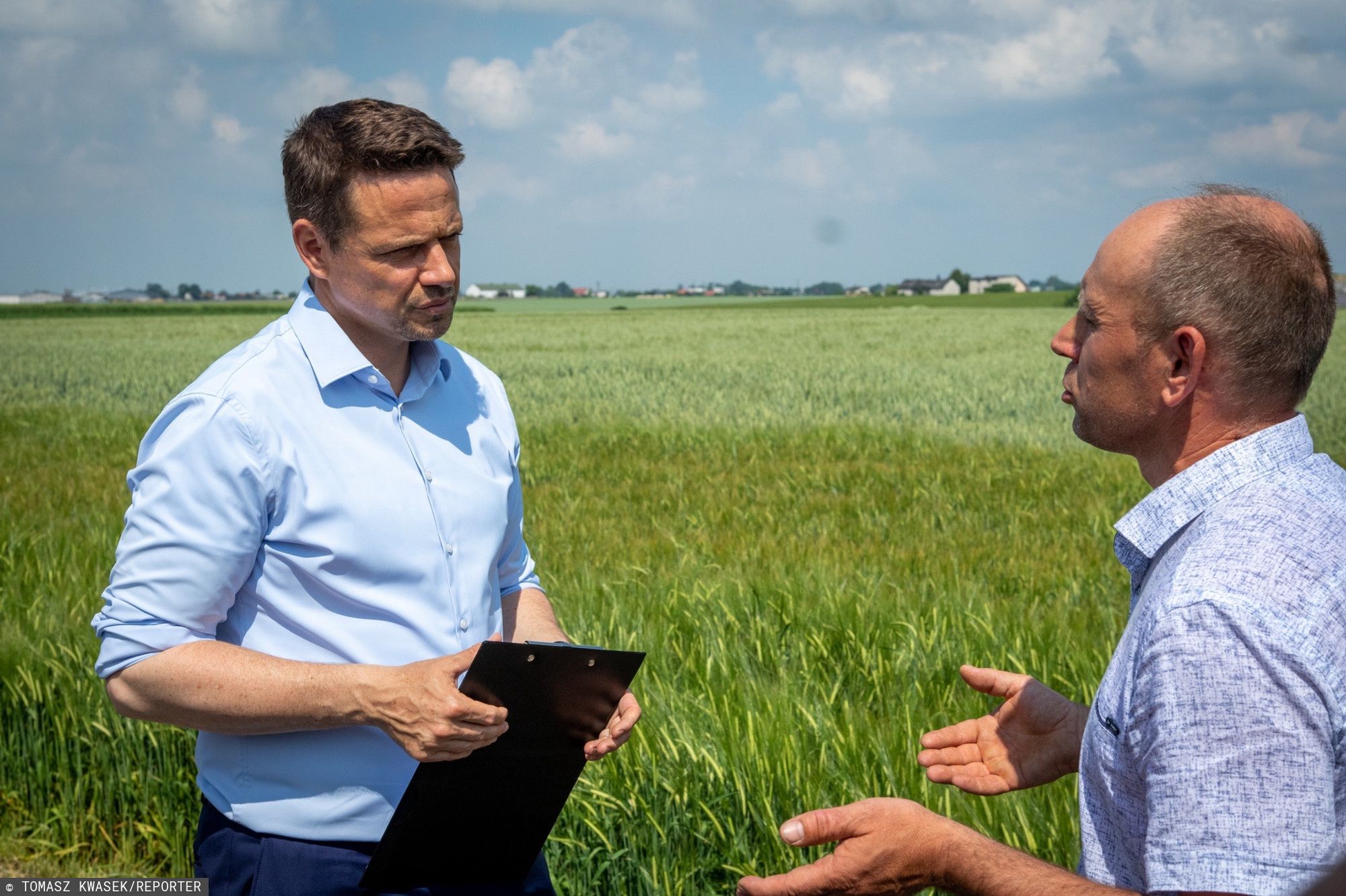 Rafał Trzaskowski przyjmuje sto zwierząt ze schroniska w Radysach
