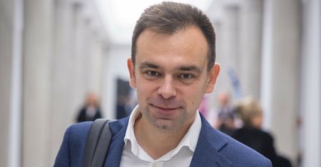 Podwyżki dla nauczycieli już w styczniu? Polityk KO zabiera głos