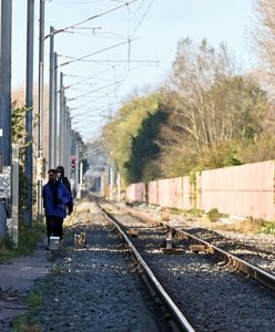 Tragedia na torach. Pociąg wjechał w grupę migrantów