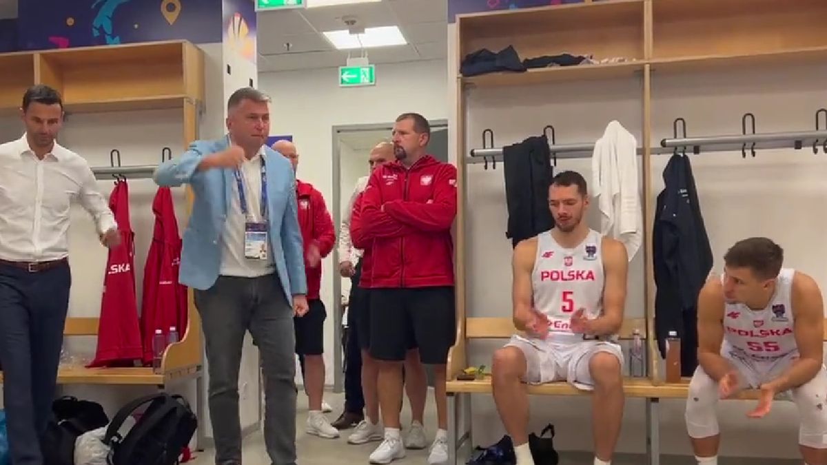 Prezes PZKosz w szatni Polaków