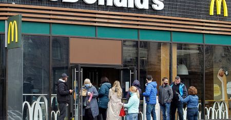 Hamburgery z McDonaldsa będą smakować inaczej. Zmiany dotyczą: Big Maca, McRoyala, Cheeseburgera, Hamburgera, WieśMaca i McDouble