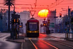 Warszawa. Kolejne ulice z zieloną falą dla tramwajów. Tym razem na Woli i Grochowie