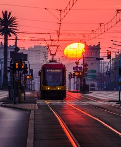 Warszawa. Kolejne ulice z zieloną falą dla tramwajów. Tym razem na Woli i Grochowie