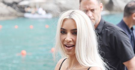 Kim Kardashian w mikroskopijnym bikini. Ledwo je widać