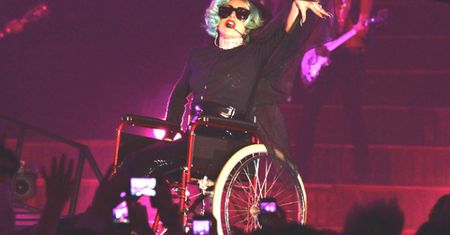 Lady Gaga przykuta do wózka na 2 MIESIĄCE!