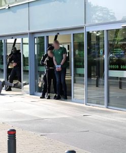 Policja w Łodzi otrzymała zgłoszenie. Zamaskowane osoby z bronią w centrum handlowym