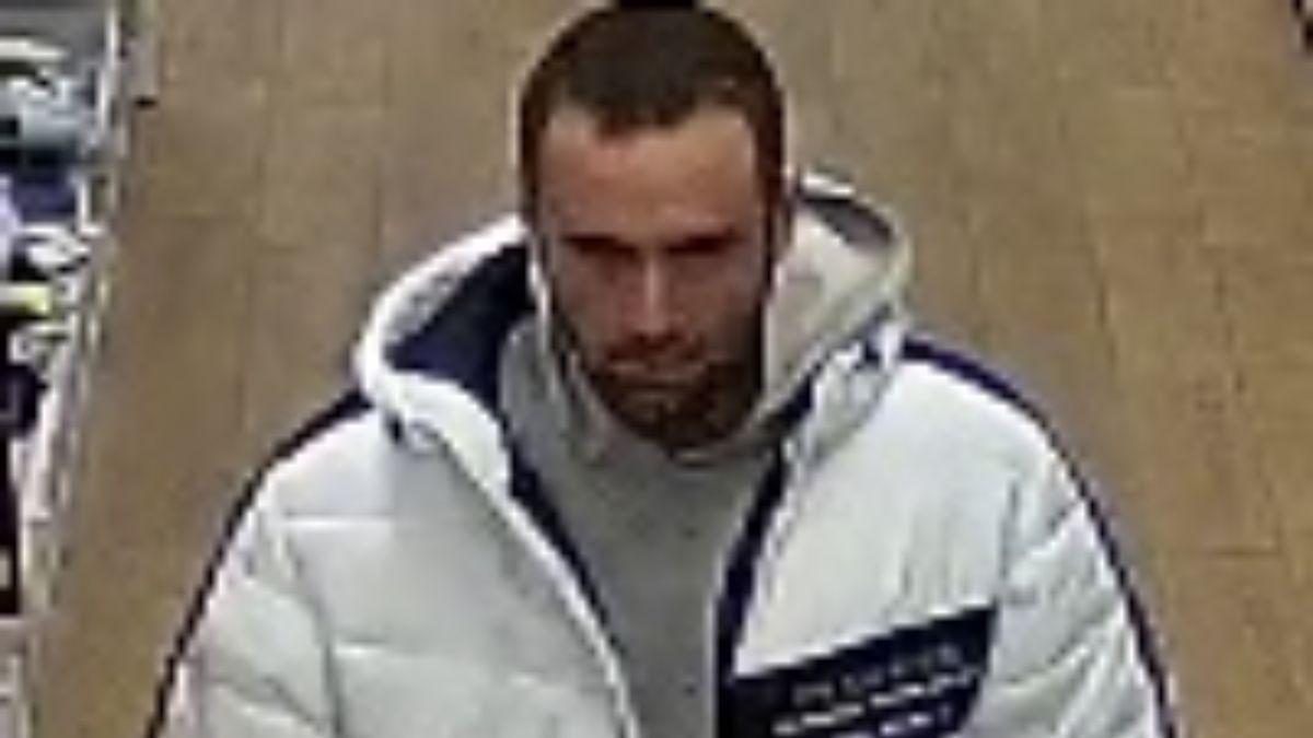 Policja prosi o pomoc w ustaleniu jego tożsamości.