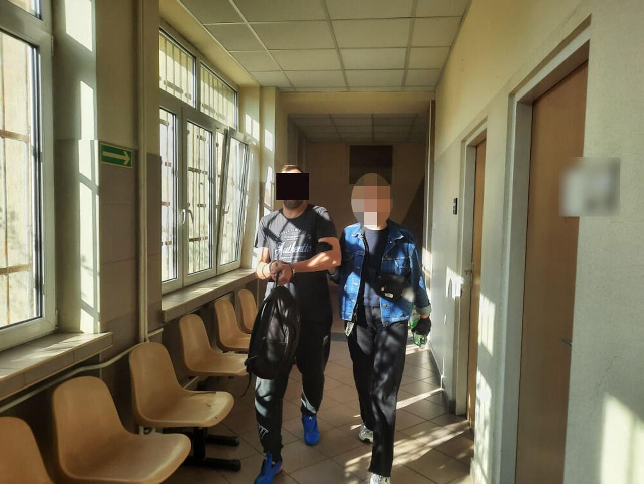 Warszawa: Po zwolnieniu z pracy zrobił demolkę i domagał się wypłaty pieniędzy. Groził szefowi, że go spali
