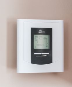 Jak wybrać termostat pokojowy? Efektywne i ekonomiczne ogrzewanie