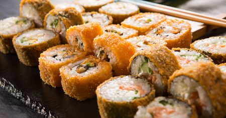 Lubisz sushi, ale mdli cię na myśl o surowej rybie? Oto rozwiązanie