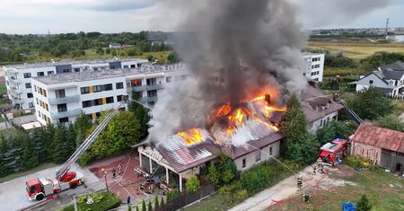 Płonie sala weselna. Ewakuacja w Pruszkowie