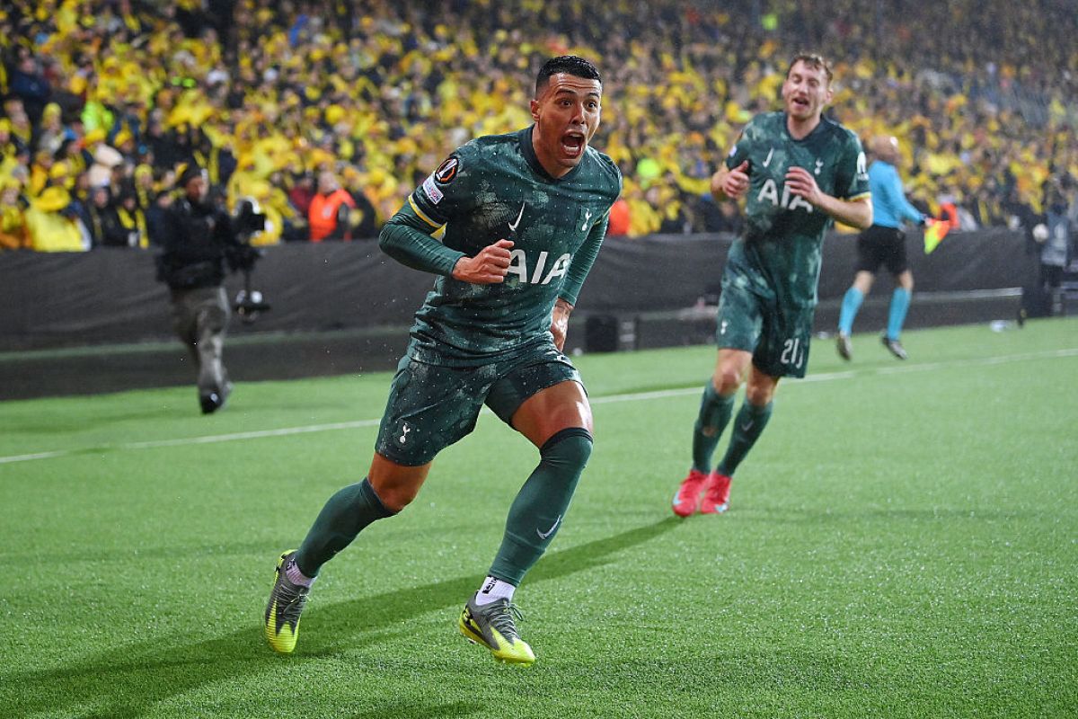 1500 euro za trzy godziny. Tyle trzeba zapłacić za mieszkanie przy boisku