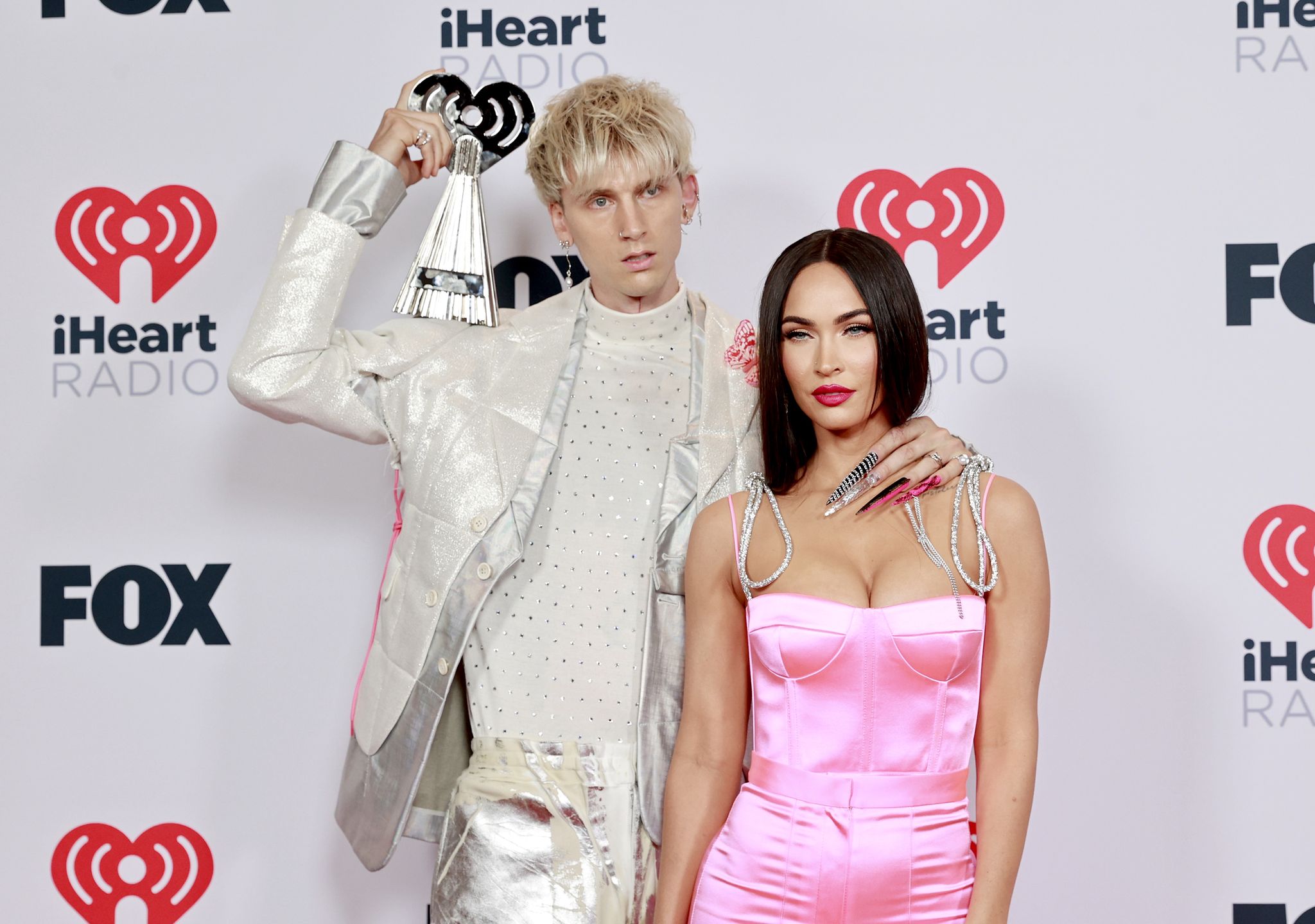 Machine Gun Kelly ZDRADZIŁ Megan Fox?! 
