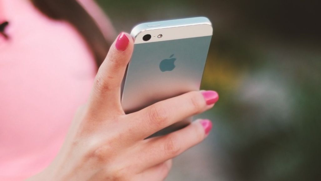 Smartfon iPhone. Internet mobilny