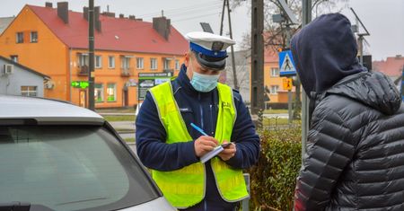 Od 1 stycznia 2022 r. mandaty ostro w górę. Policjant wręczy nawet 5000 zł kary