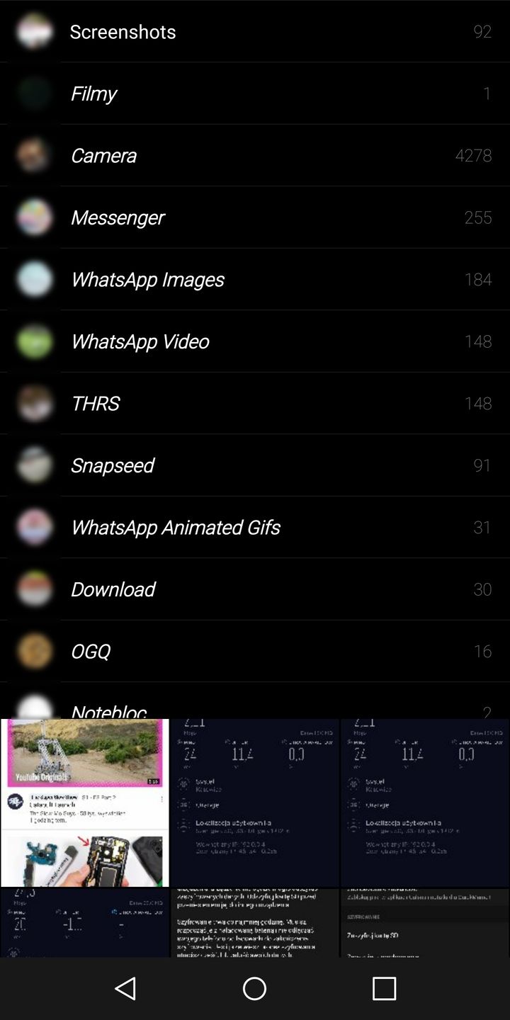 Wybór plików do wysłania ogranicza się do wskazania palcem folderu z galerii, a później zaznaczeniu miniatur zdjęć lub filmów.