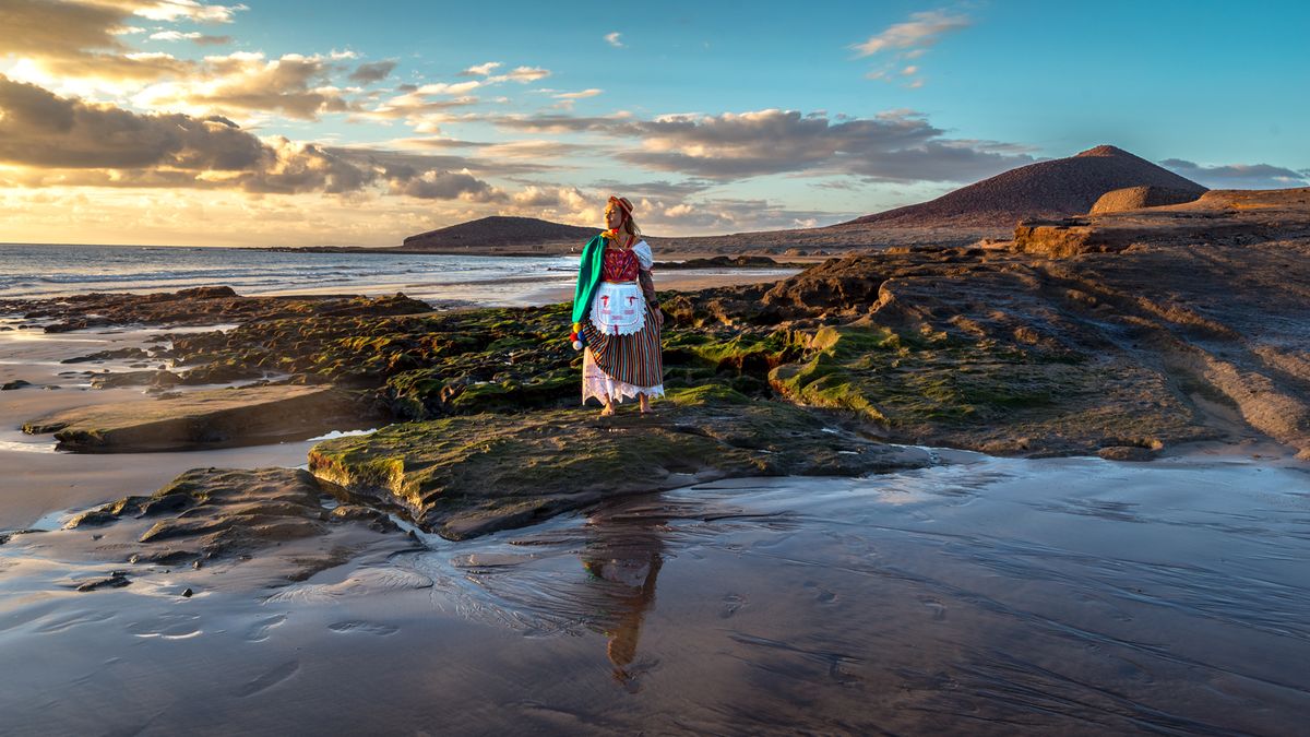 Anita Demianowicz zwiedza różne kraje i pokazuje ich kulturę przez ludowe stroje 1