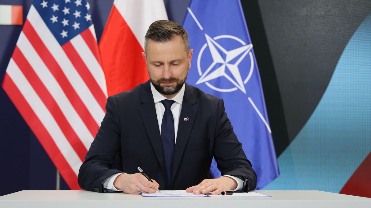 Szef MON podpisał umowę na dostarczenie czterech aerostatów rozpoznawczych