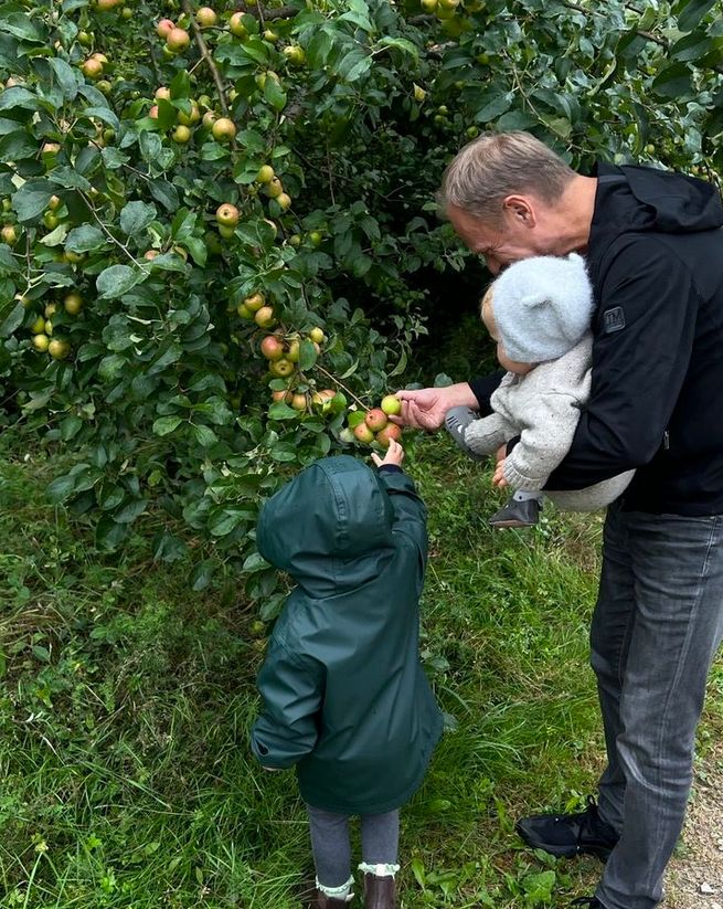 Donald Tusk z wnuczkami