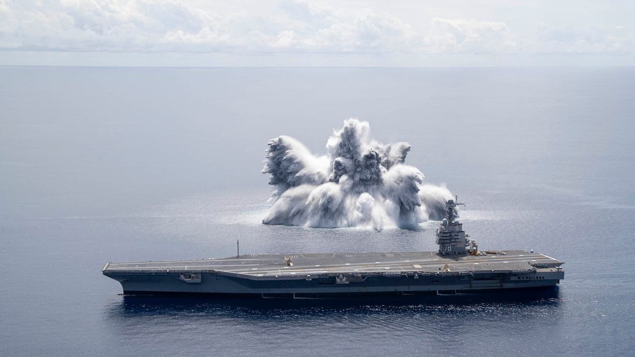Próby wytrzymałościowe USS Gerald R. Ford. Zdetonowali bombę obok lotniskowca