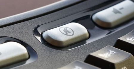 Edge także będzie blokował autoodtwarzanie. Czy powtórzy błędy Chrome'a?