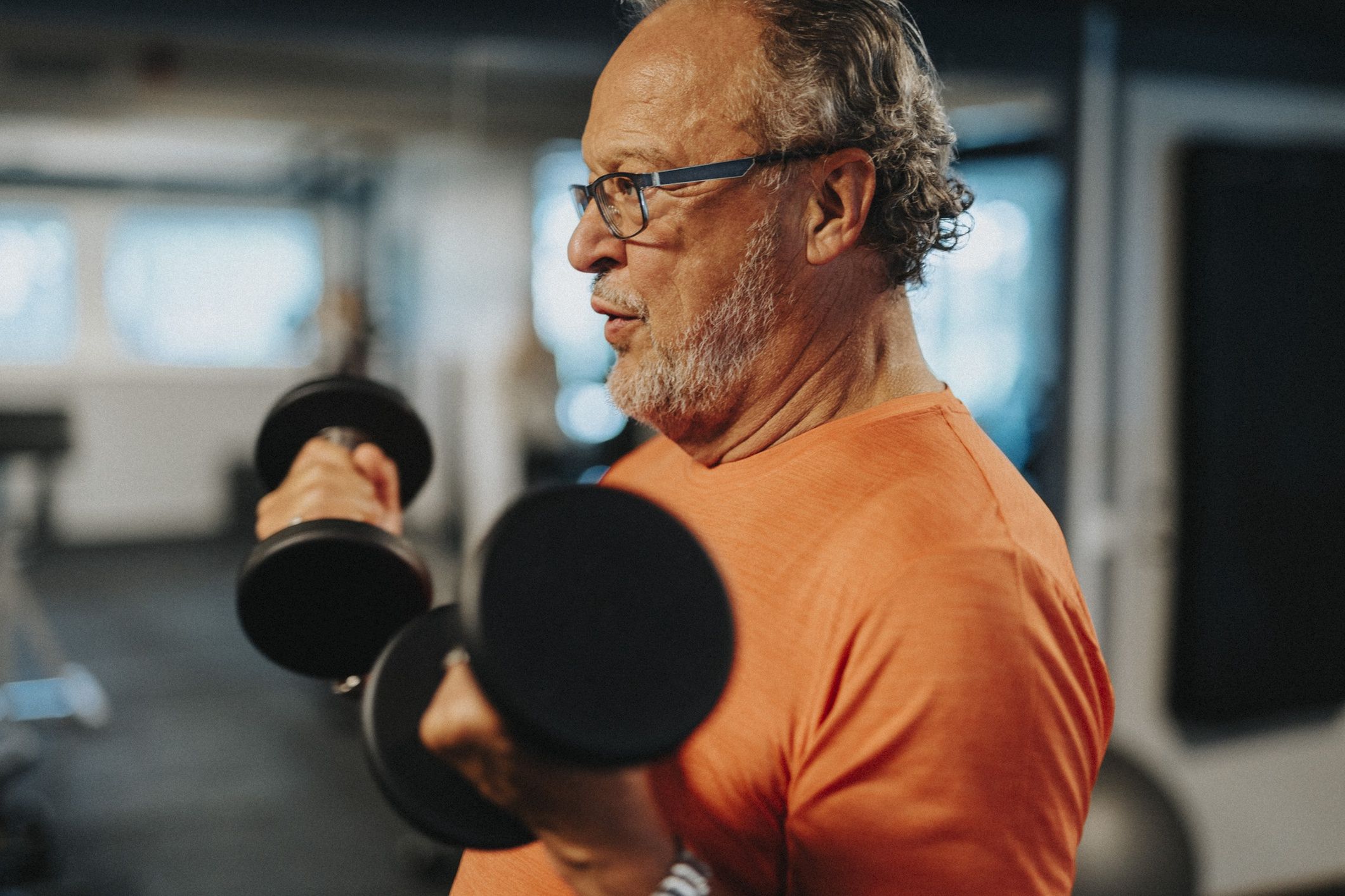Side view of active senior man exercising with dumbbells at gym
Maskot
fitness, fitness journey, lifestyle, training, wellness