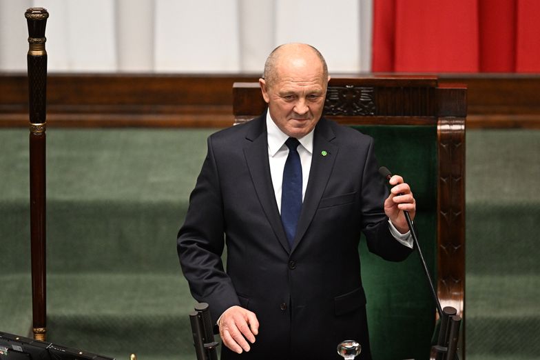 Marszałek Marek Sawicki rozpoczął pierwsze posiedzenie Sejmu. "Usuńmy bariery"