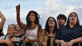 Tłumy na Żorskiej Wiośnie Młodości. Na scenie Alien and Majtis, gwiazdą wieczoru Enej