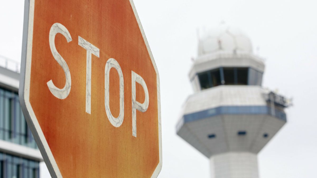 Porozumienie PA?P z kontrolerami lot�w
29.06.2022 Warszawa, konferencja dot. porozumienia PAZP z kontrolerami lotow, fot Tomasz Jastrzebowski/REPORTER
Tomasz Jastrzebowski/REPORTER