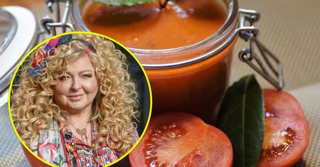 Przepis na zupę pomidorową. Magda Gessler dodaje sekretny składnik