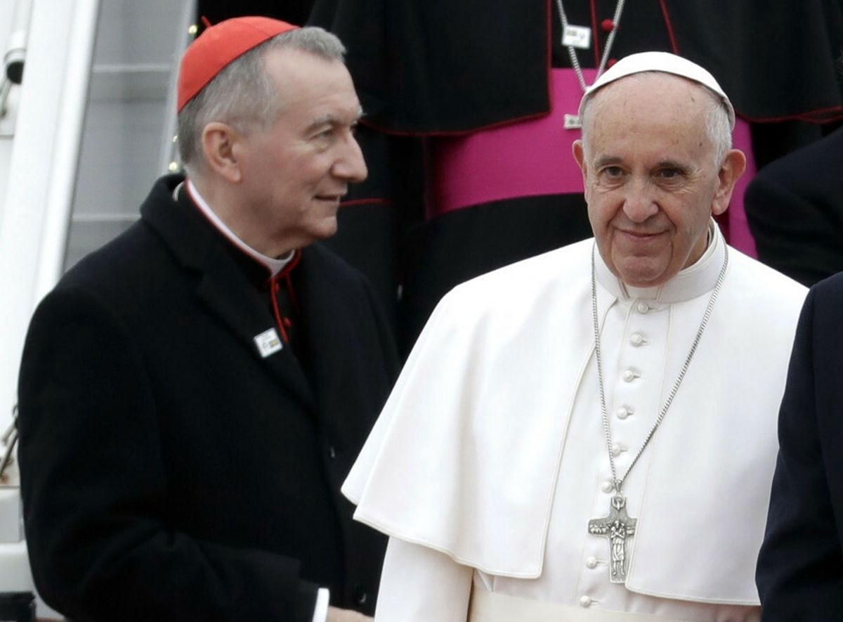 Kardynał Parolin: jest prawo do obrony, ale wysyłanie broni na Ukrainę to błąd