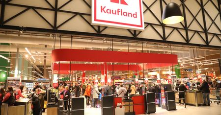 Niska emerytura po 32 latach na kasie. Kaufland zabiera głos