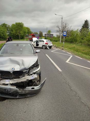 Zderzenie dwóch aut w Srebrnej. Droga w kierunku Sikorza zablokowana