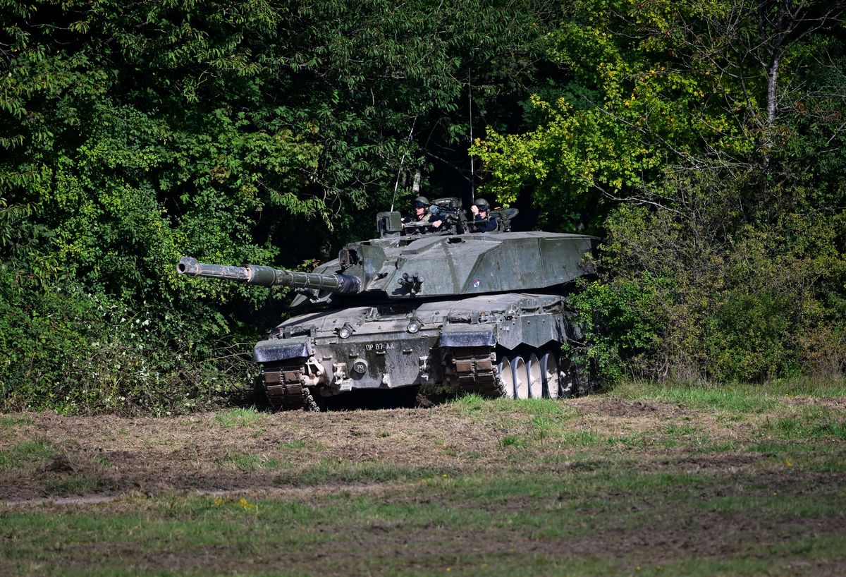 Czołg Challenger 2 na manewrach