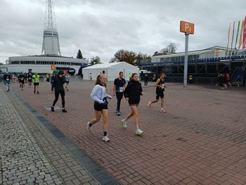 Poznań: Jak się przygotować do Lotto Poznań Maratonu? Czy można przebiec Poznań Five lub inny krótki bieg w ramach rozgrzewki? Zapytaliśmy biegaczy