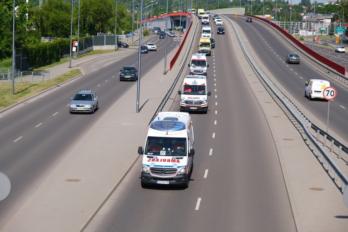 Przejazd ambulansów przez Lublin
