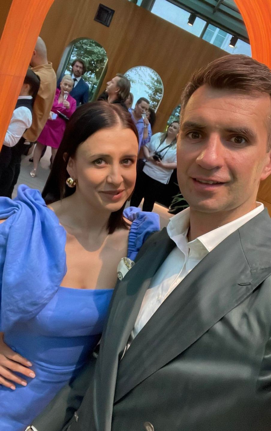 Siostra Roberta Lewandowskiego z mężem zadają szyku na imprezie