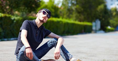 Dlaczego noszenie rurek przez mężczyzn jest niebezpieczne dla ich zdrowia?